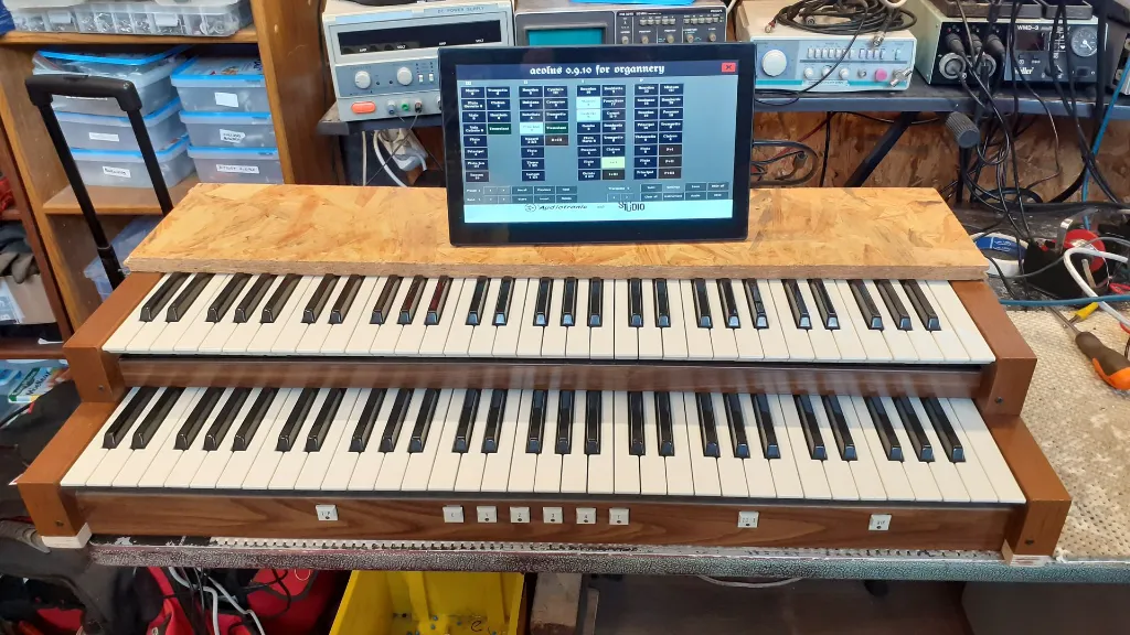 Organnery console DIY 02.webp